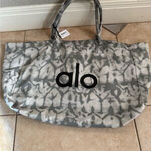 Alo tote bag
